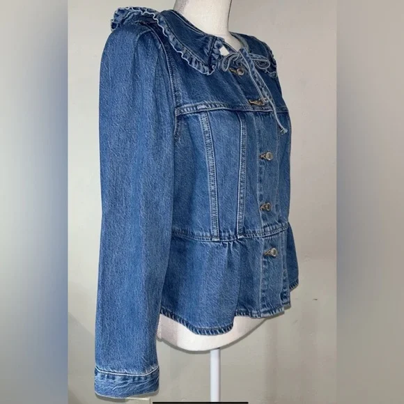 Levi's Women’s Prairie Denim Ruffle Trucker Jacket In Medium Wash Sz M NWT - Picture 7 of 12